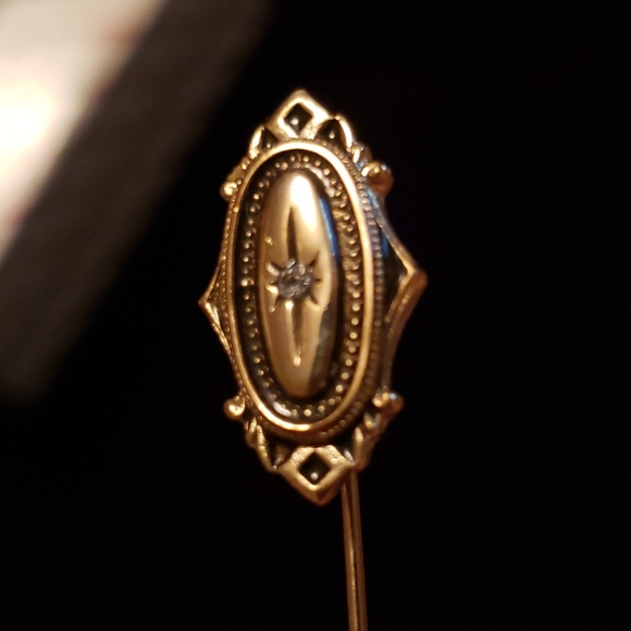Vintage Jewelry - Vtg Avon Antique Style Gold Tone Oval Stick Pin